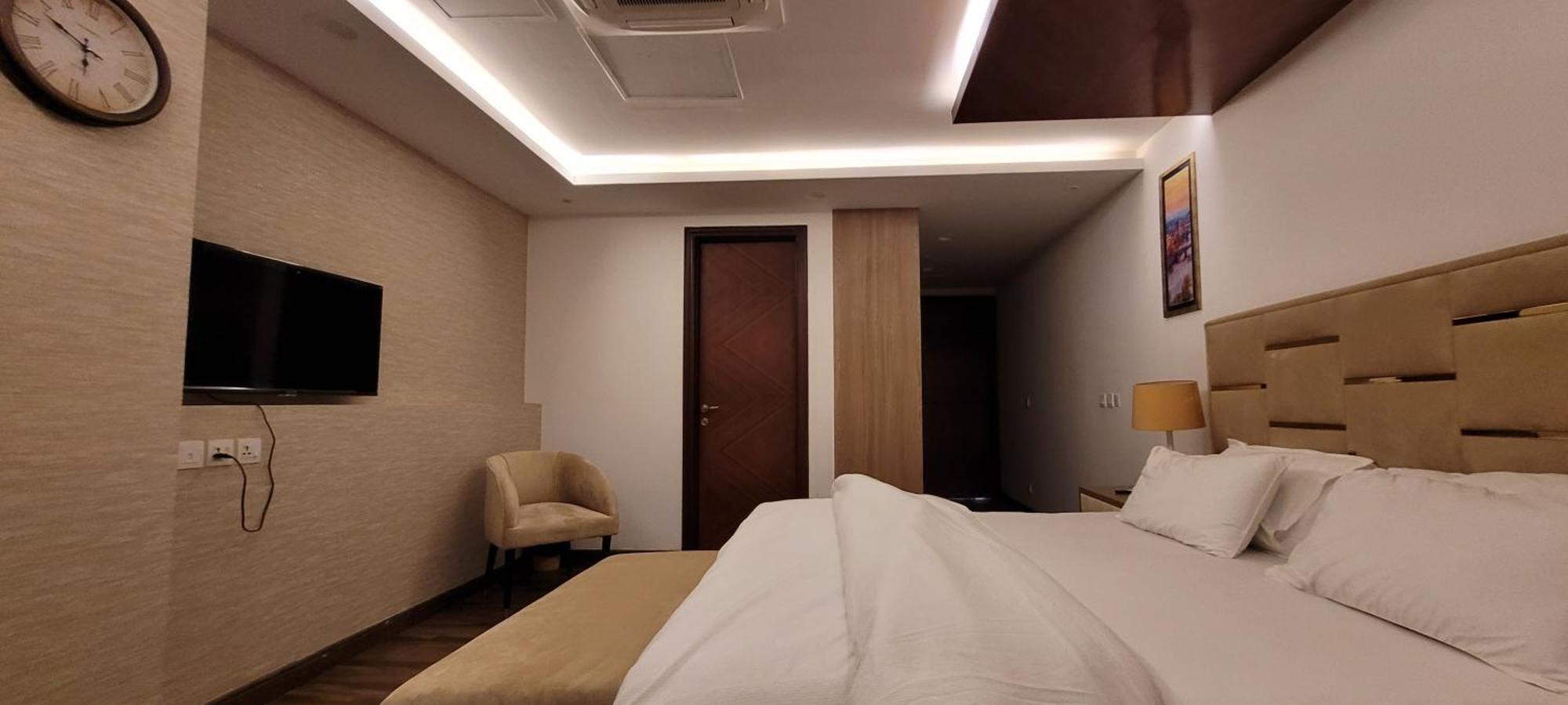 לאהור Goldcrest Luxury Apartments מראה חיצוני תמונה
