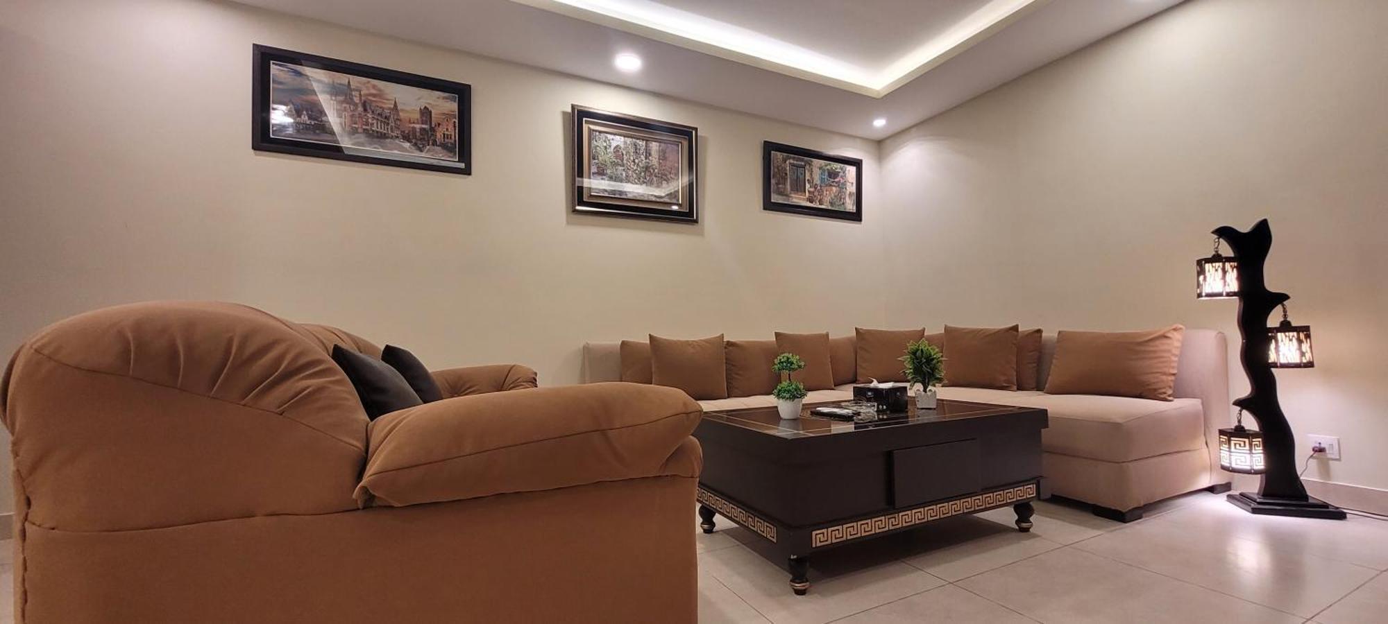לאהור Goldcrest Luxury Apartments מראה חיצוני תמונה
